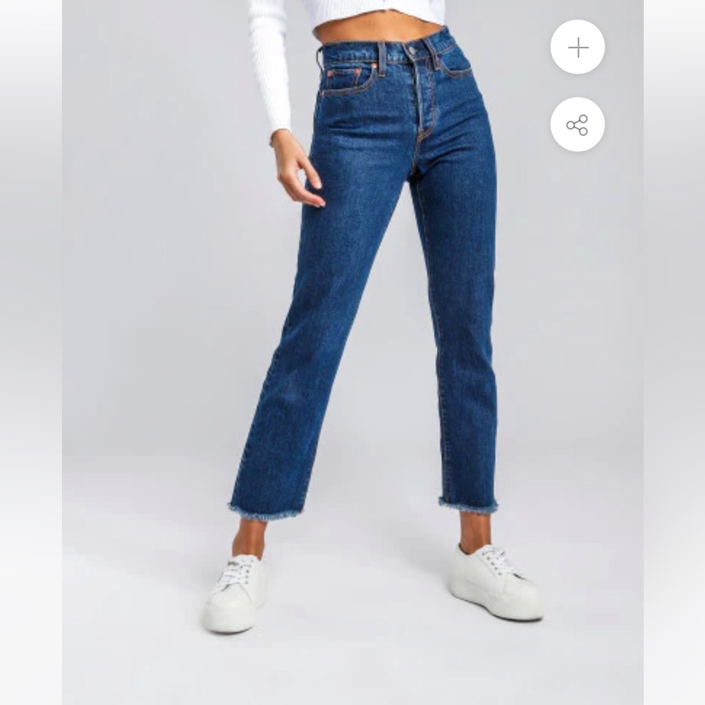 Levi’s Wedgie Straight 26 Raw Hem